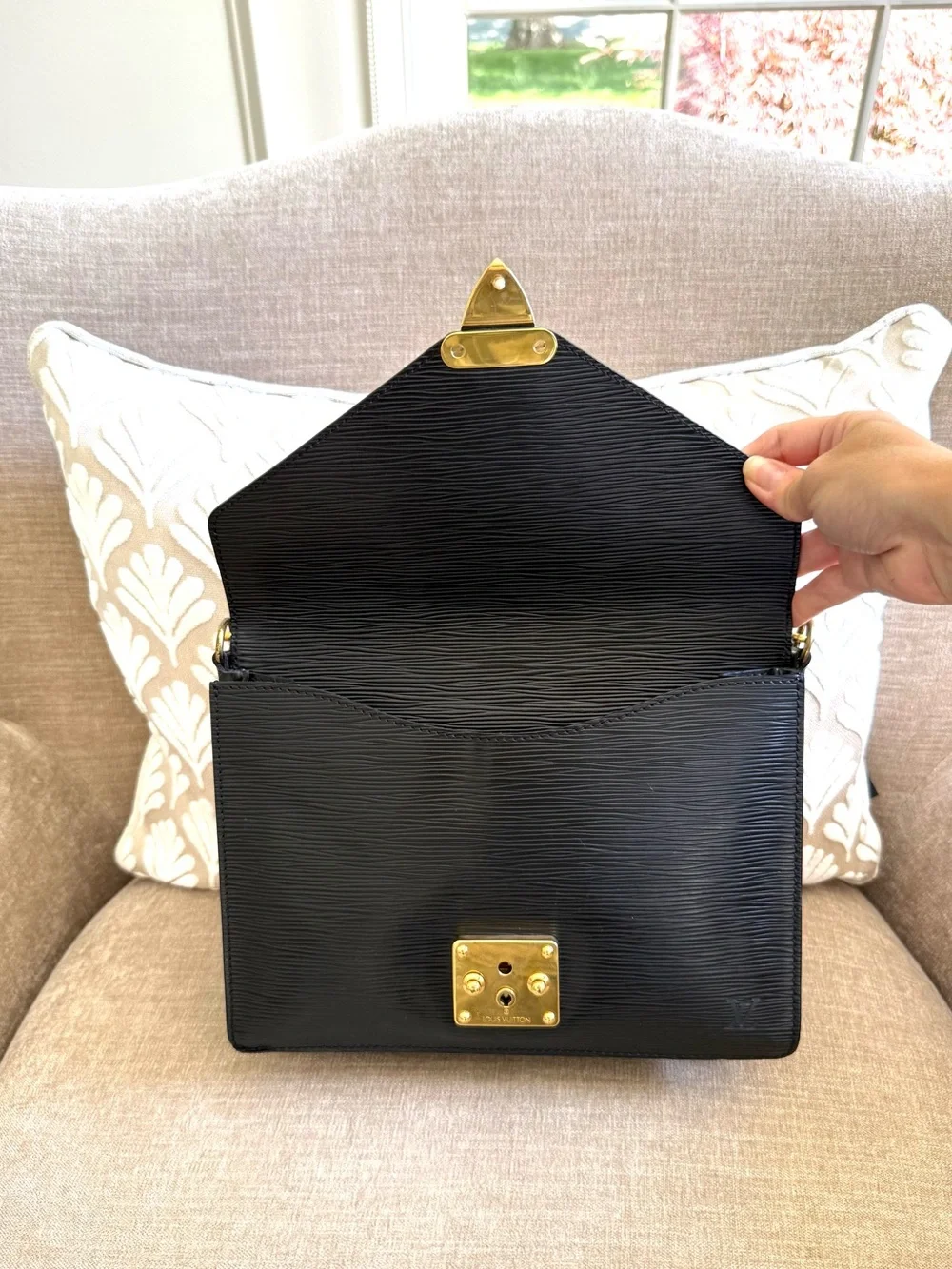 Authentic Louis Vuitton Epi Biface handbag model M52322 clutch black Epi leather